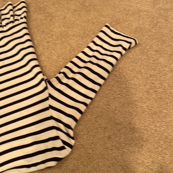 Kate Spade boat neck striped shirt. 3/4 length sleeves with ruffled back hem. L. - Picture 4 of 9